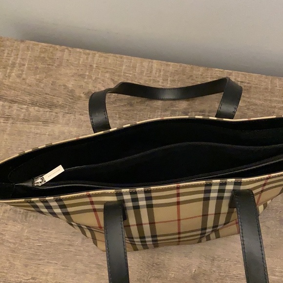 SALE❤️ NWOT Burberry Bucket Bag Shoulder Purse - Picture 3 of 7